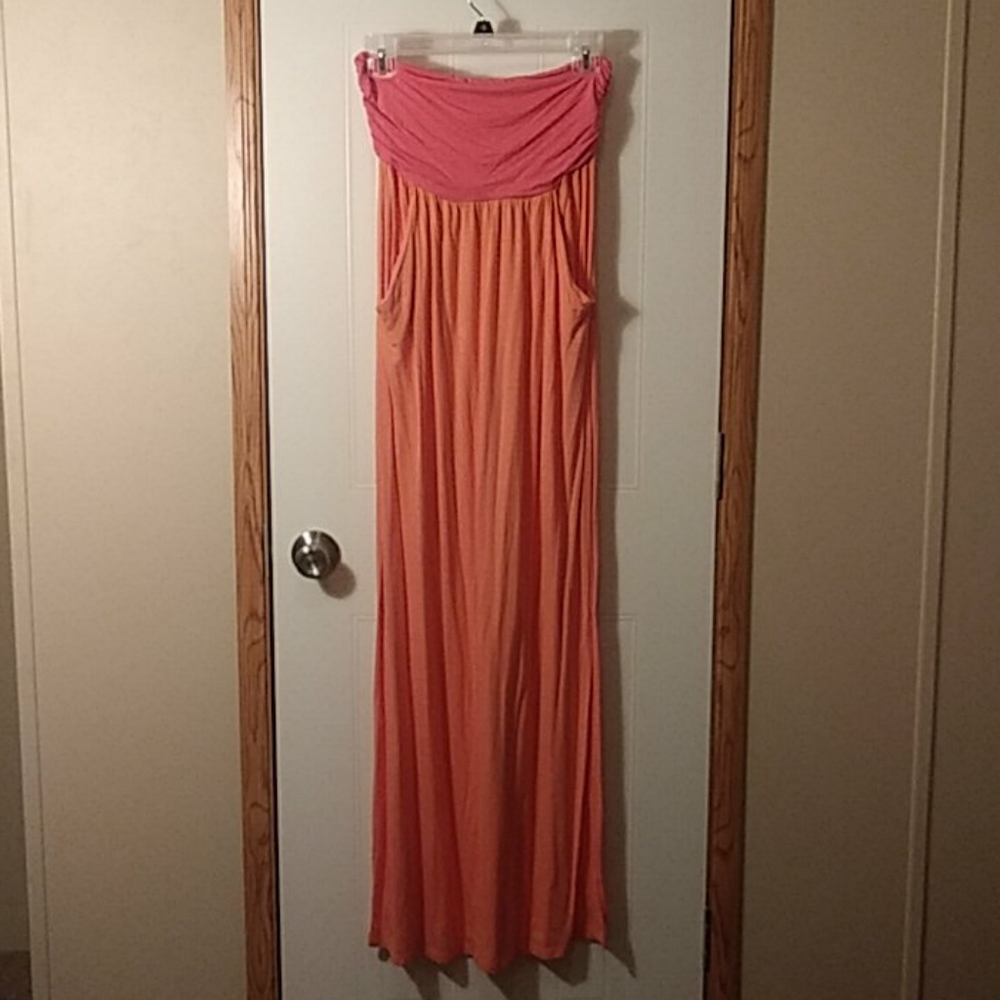 Strapless Dress with pockets!!